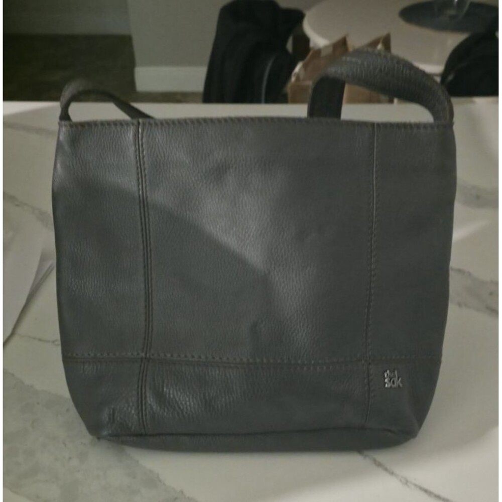 The Sak Gray Pebbled Shoulder Bag Zip Top Lined Inner Pockets Stitching